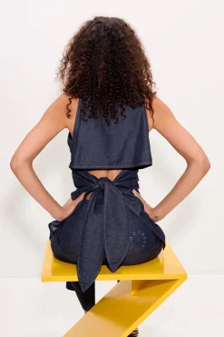 Lochloch sleeveless chambray button up