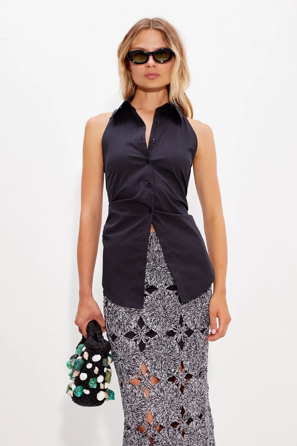Lochloch sleeveless poplin button up