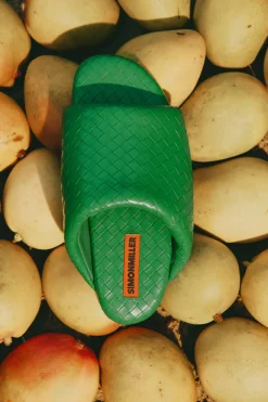 Wovenwoven bubble slide